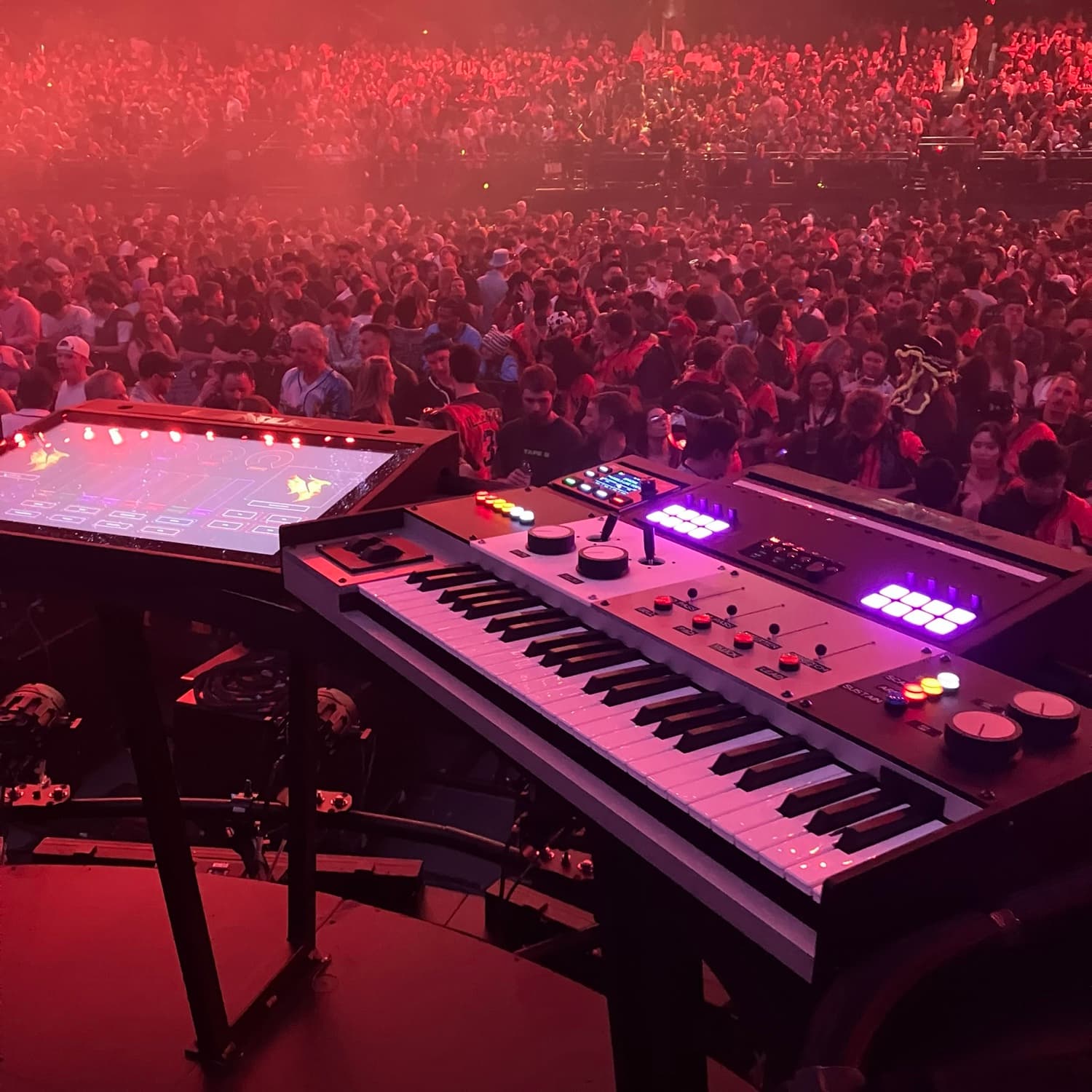 Keyboard performance station